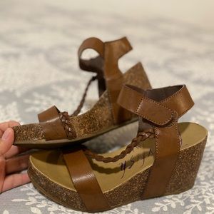 Comfy open toe wedge with braid detail